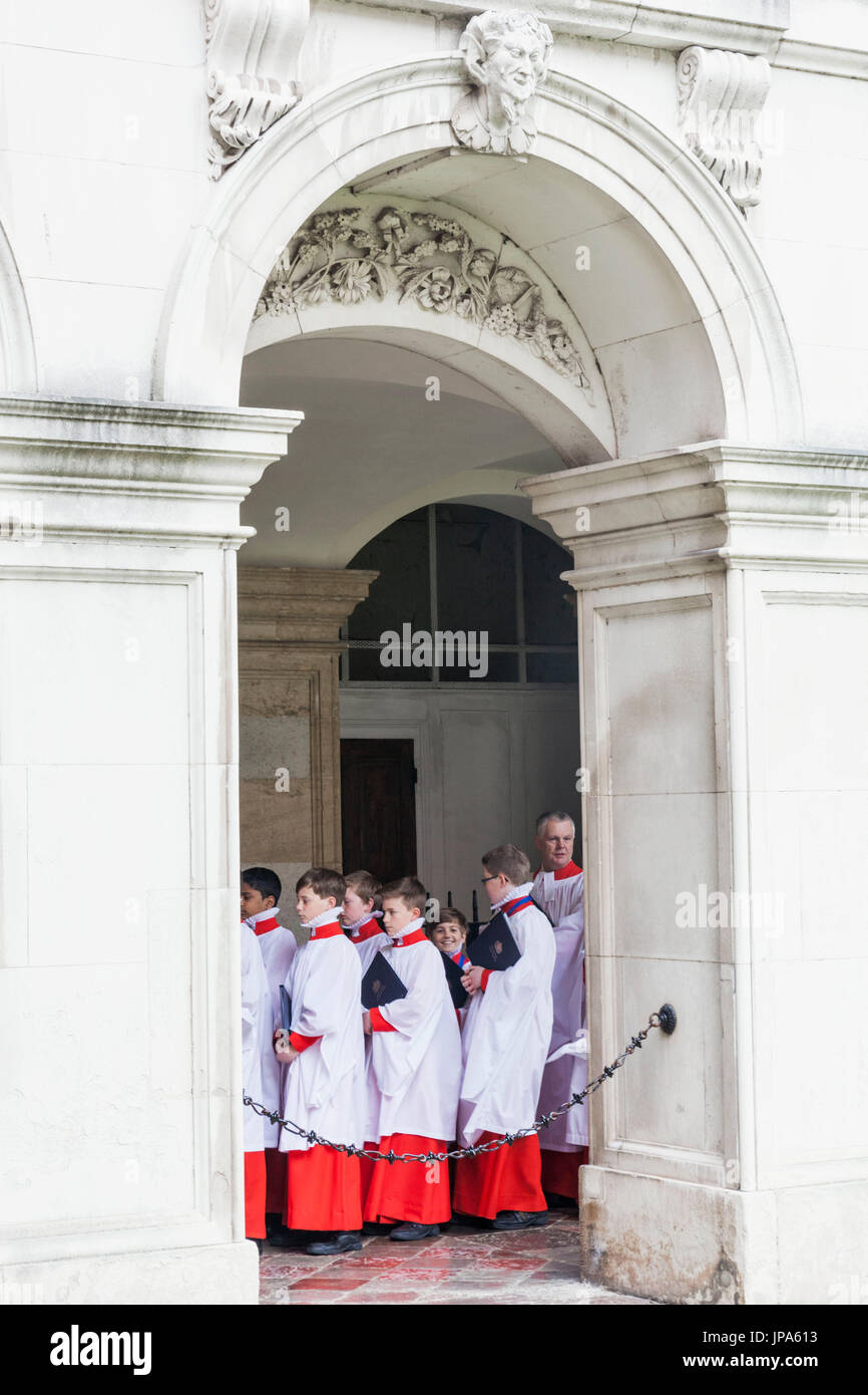 England, Middlesex, London, Kingston-upon-Thames, Hampton Court Palace, Sängerknaben in der Chapel Royal Stockfoto