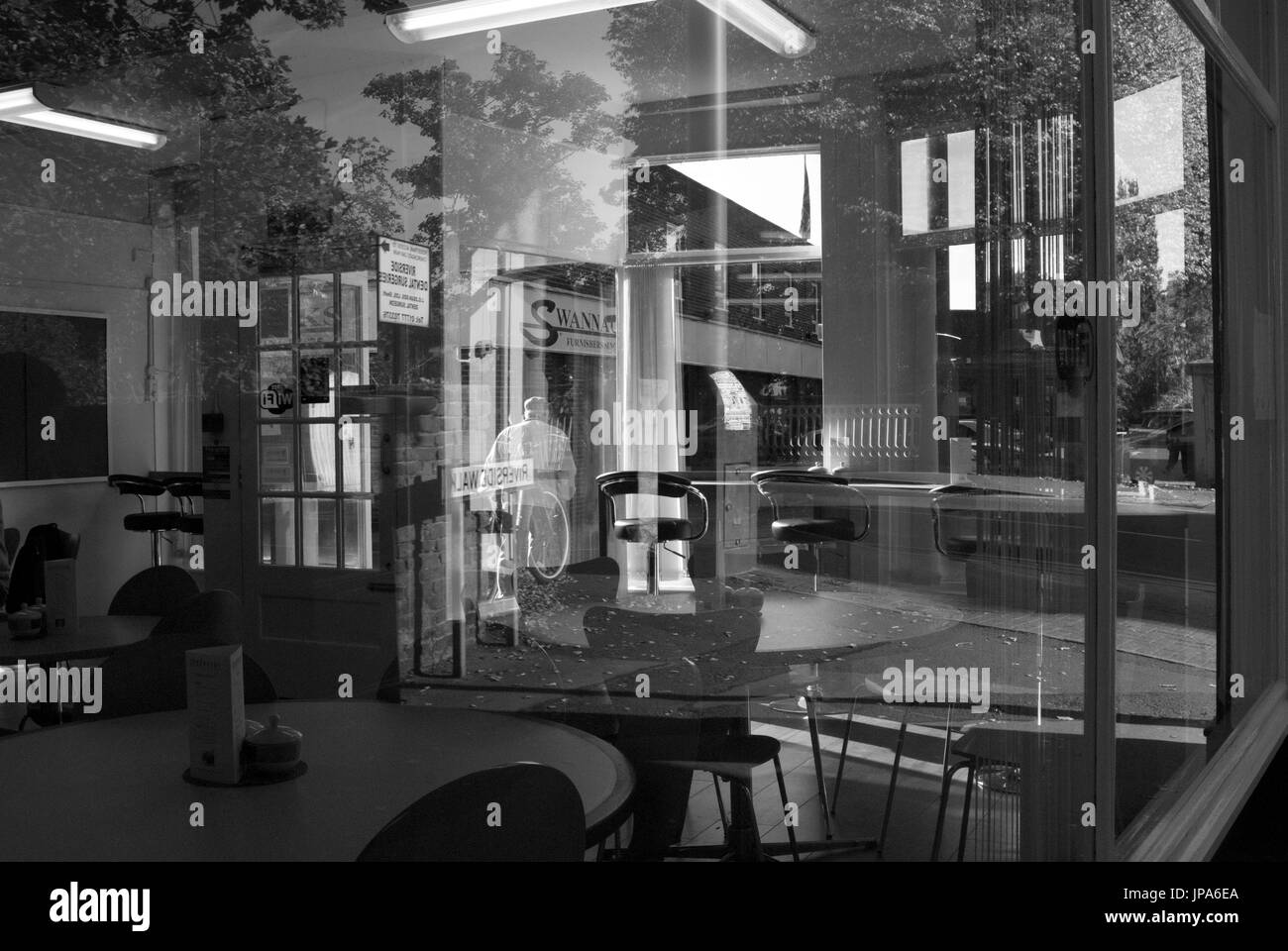 Abstrakter Hintergrund, Mehrstufige Ebenen, Reflektionen Von Schaufenstern, Café Stockfoto