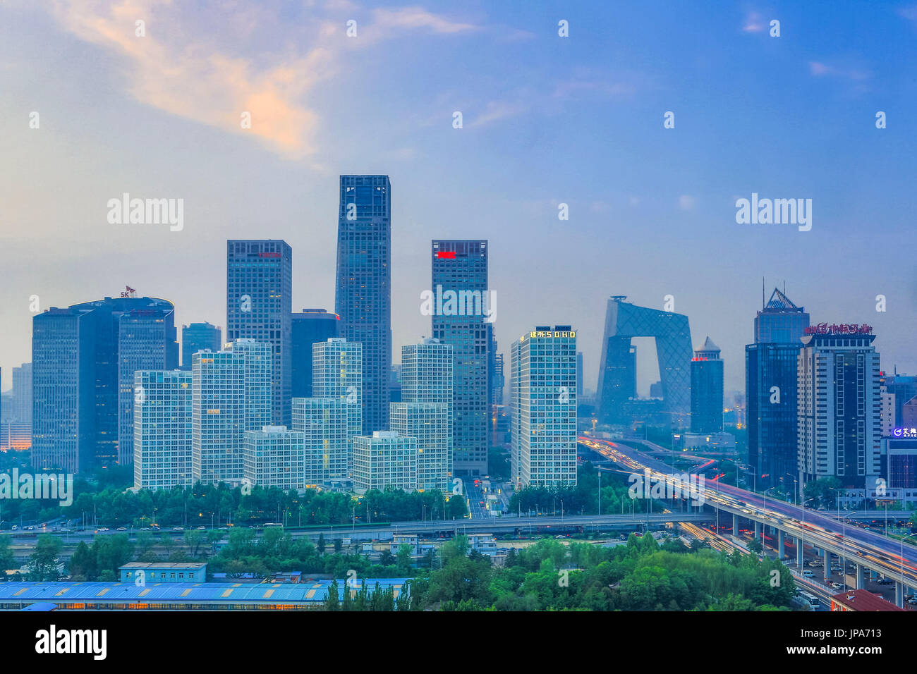 China, Beijing City Guomao Bezirk Skyline, Osten zweiten Ringstraße, CCTV Headquarters Building Stockfoto