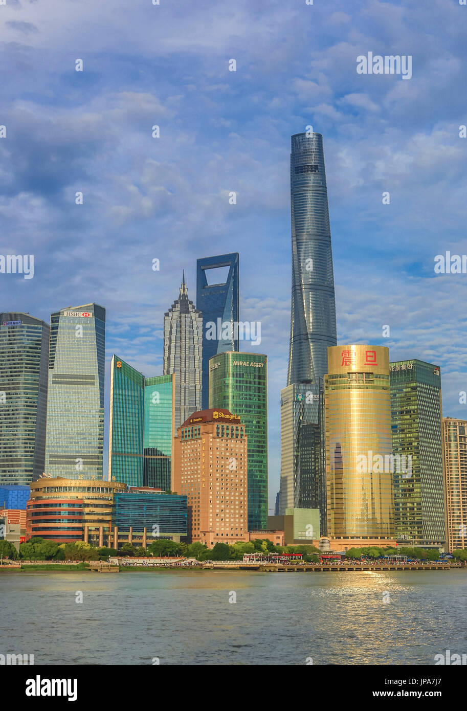 China, Shanghai City, The Bund und Pudong Bezirk Skyline, Huangpu-Fluss Stockfoto
