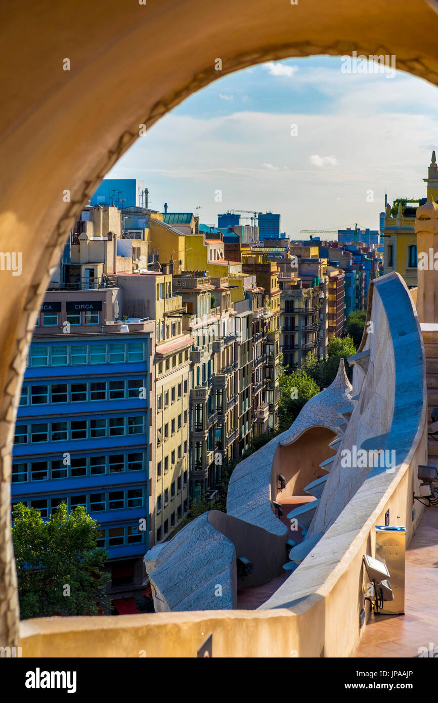 Terrasse der Casa Mila (La Pedrera) von dem Architekten Antoni Gaudi am Paseo de Gracia Avenue in Barcelona, Katalonien, Spanien Stockfoto