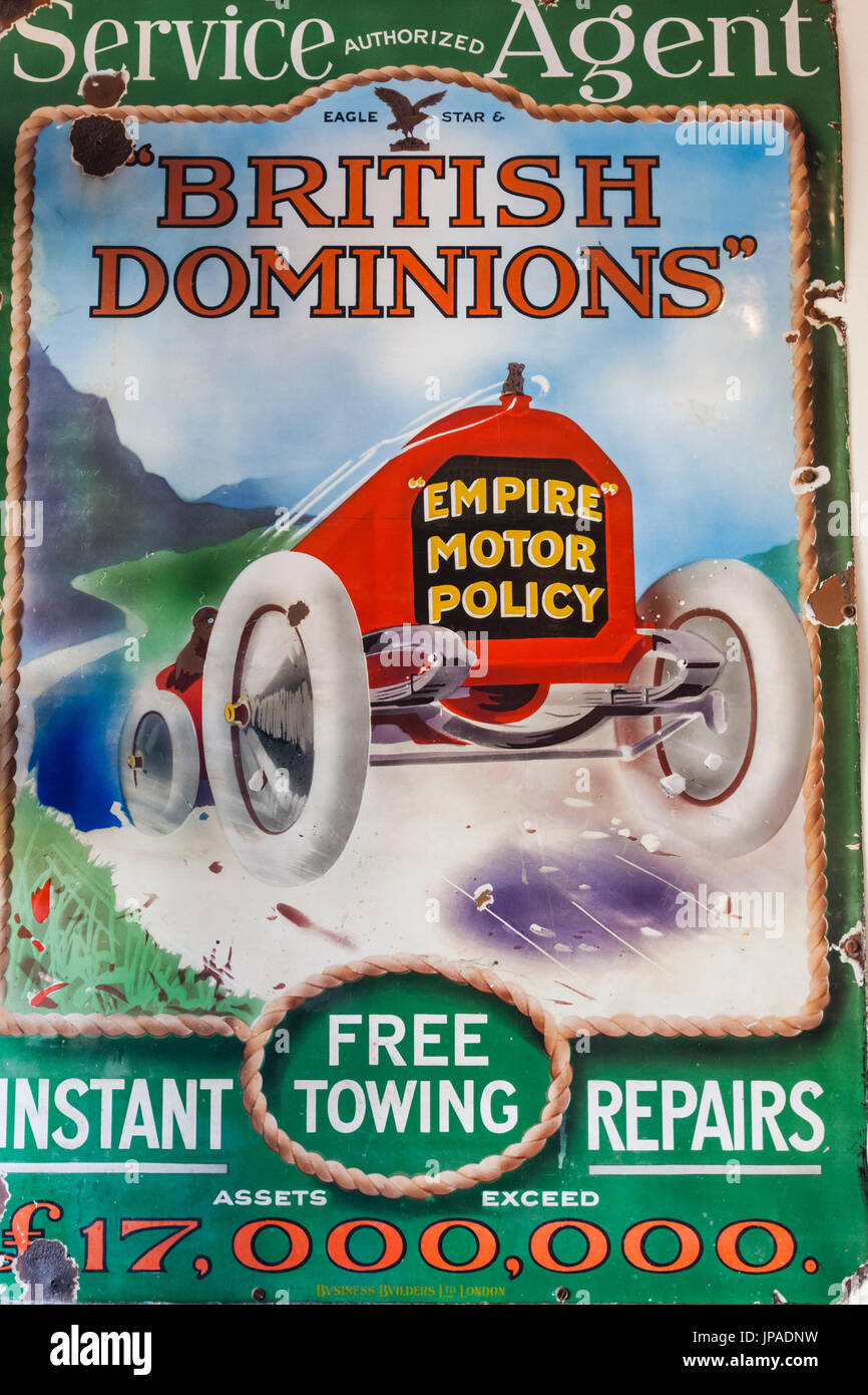 England, Grafschaft Durham, Beamish Open Air Museum, Vintage Schild Werbung Kfz-Versicherung Stockfoto