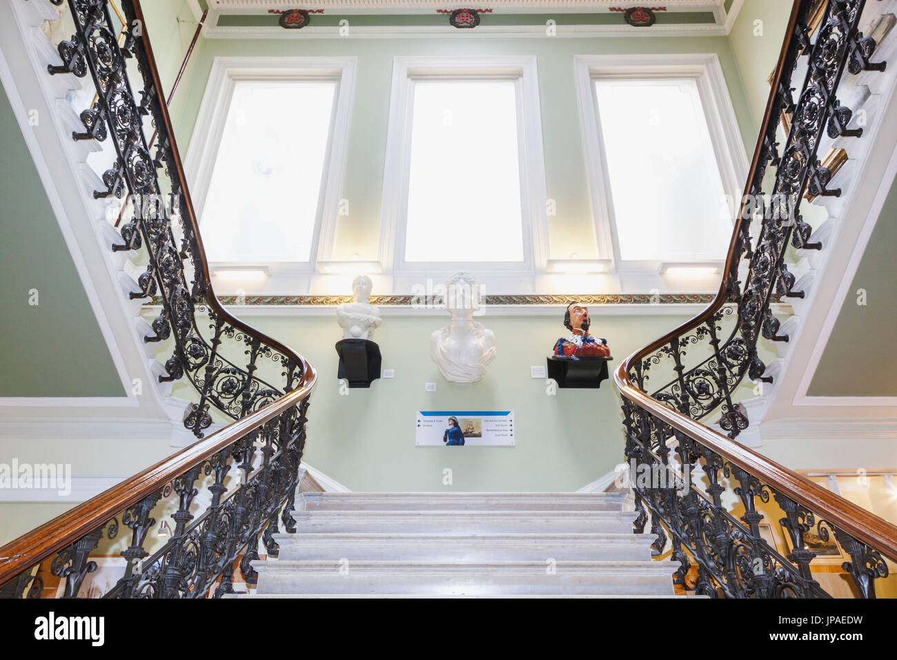 England, East Yorkshire, Kingston upon Hull, das Maritime Museum, Eingang Treppe Stockfoto