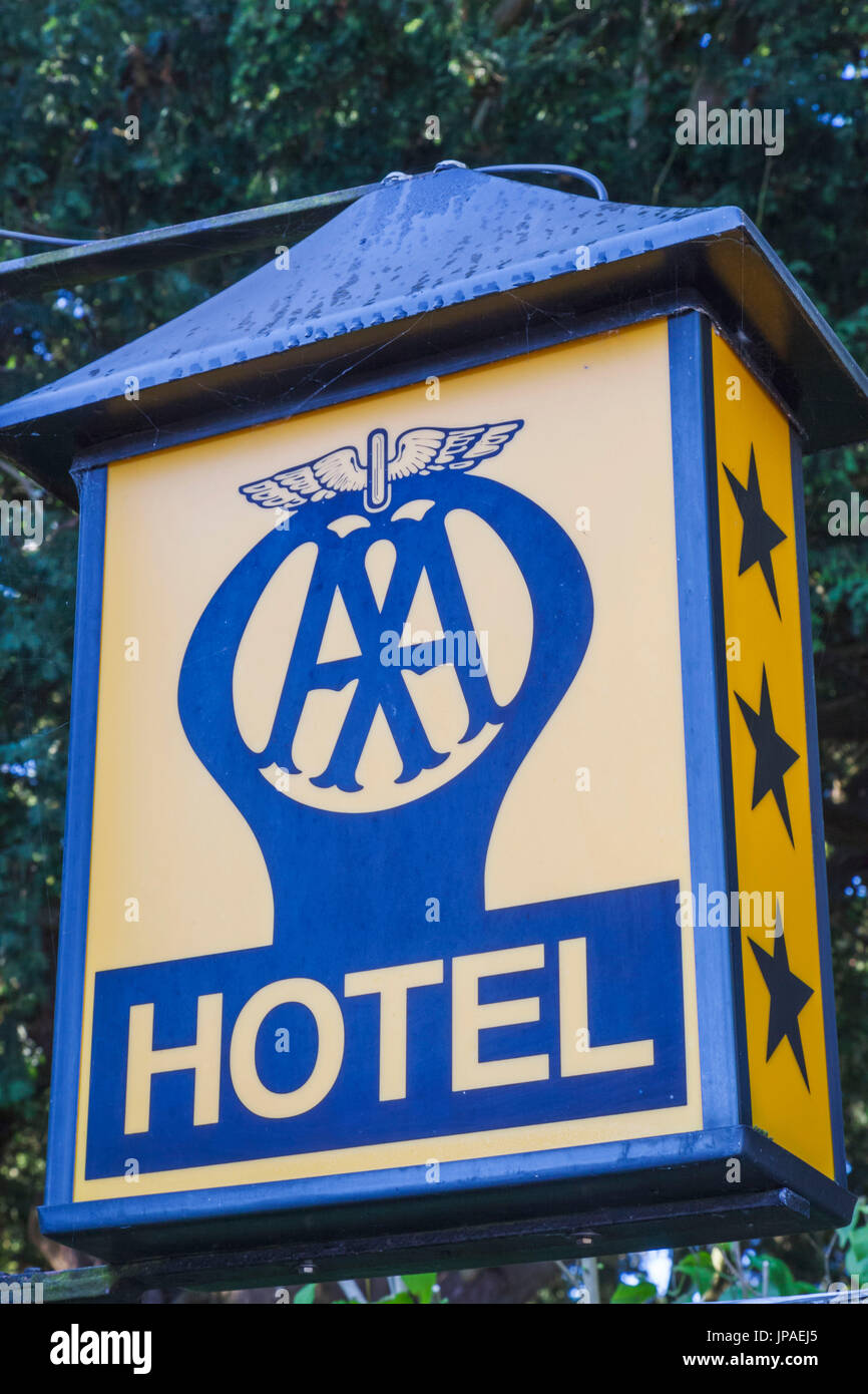 England, Gloucestershire, Cotswolds, Stow-on-the-Wold, Vintage Automobilclub aka AA Hotel Sign Stockfoto