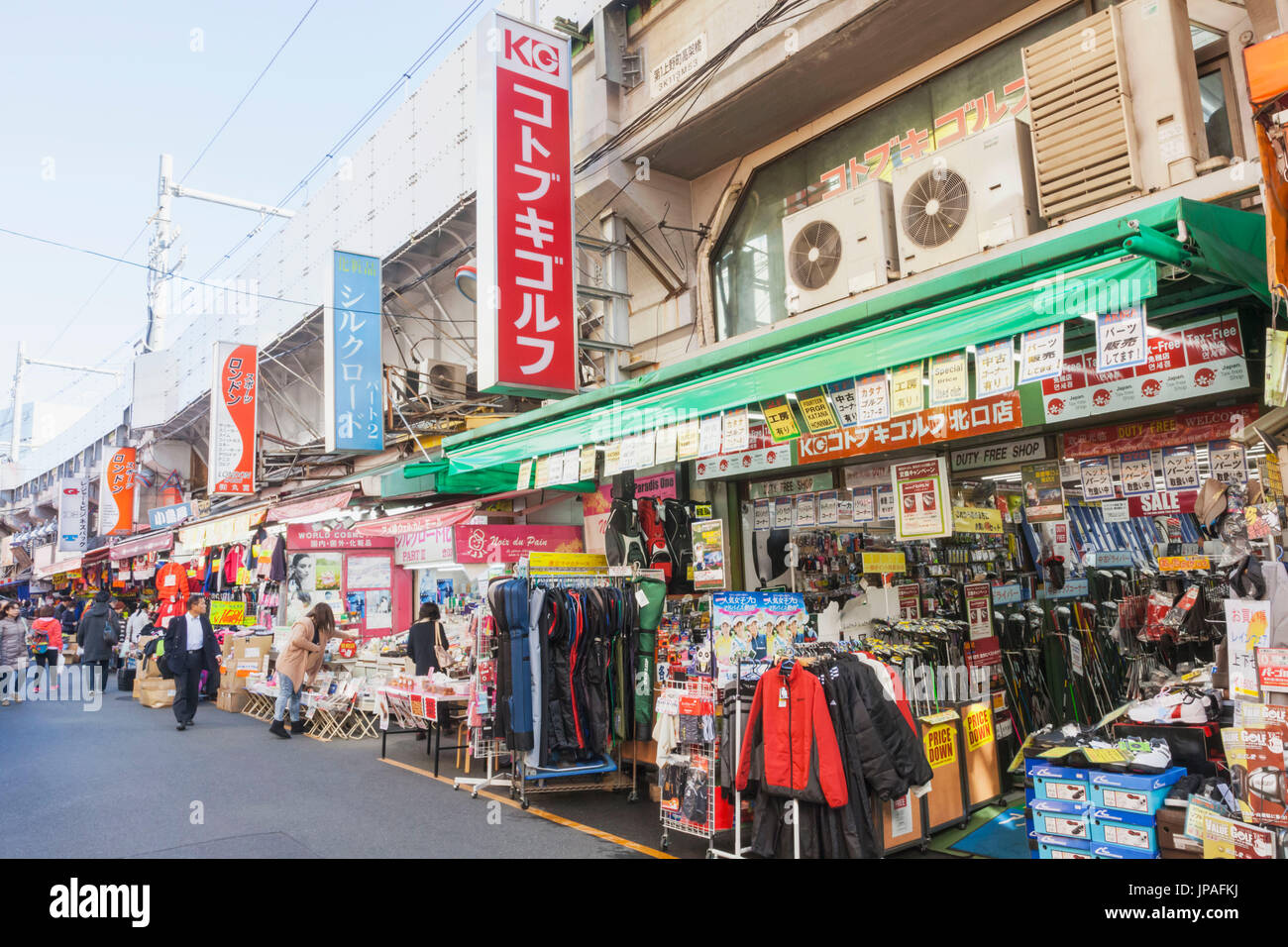 Japan, Honshu, Tokio, Ueno, Ameyoko-Cho Markt Straßenszene Stockfoto
