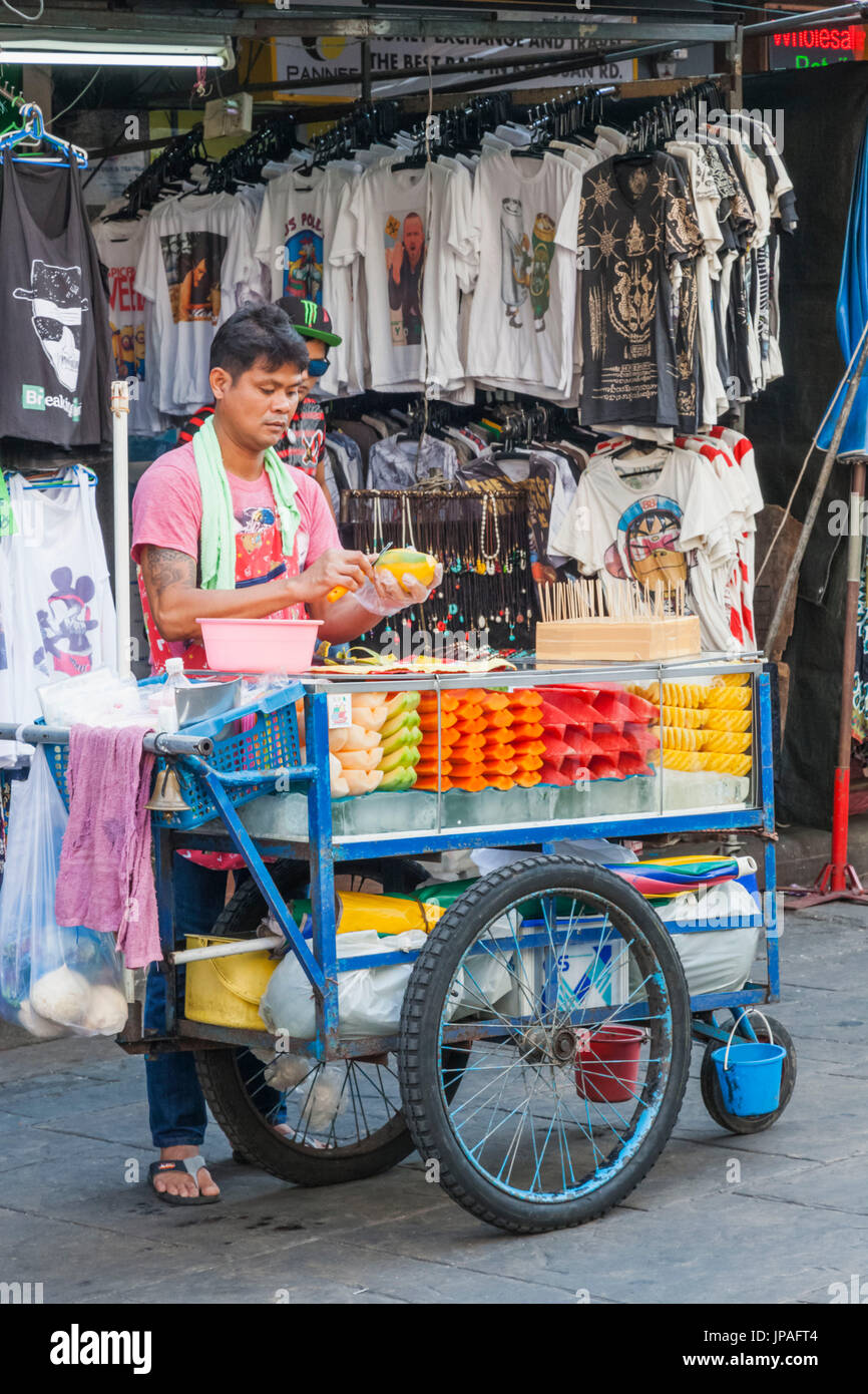 Thailand, Bangkok, Khaosan Road, frischer Obsthändler Stockfoto