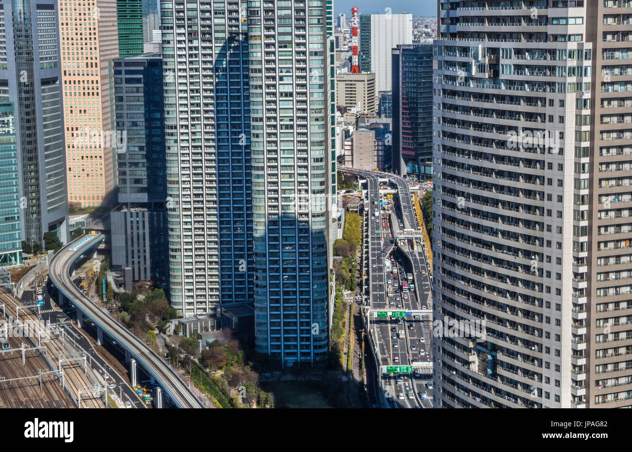 Japan, Tokyo City, Yamanote-Linie und Shuto Expresway im Shiodome District Stockfoto