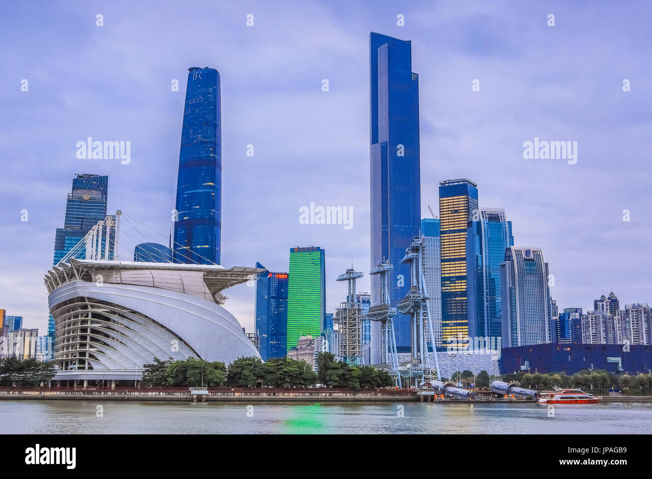 China, Provinz Guangdong, Guangzhou City, Wuyan Neustadt, Haixinsha Insel, International Finanacial Center und Ostturm Stockfoto