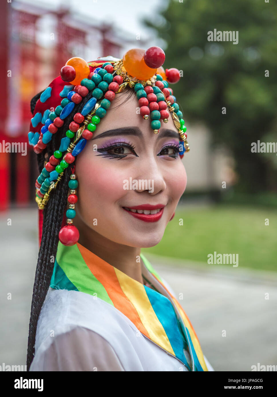 China, Provinz Guangdong, Shenzhen City, Splendid China Park, Mädchen in traditioneller Tracht Stockfoto