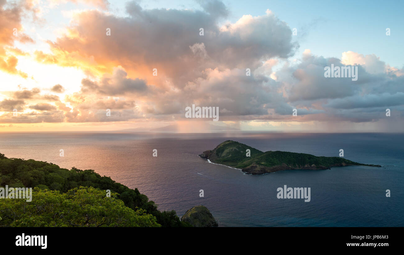 Sonnenaufgang über Inseln der Heiligen (Iles des Saintes), Guadeloupe Stockfoto