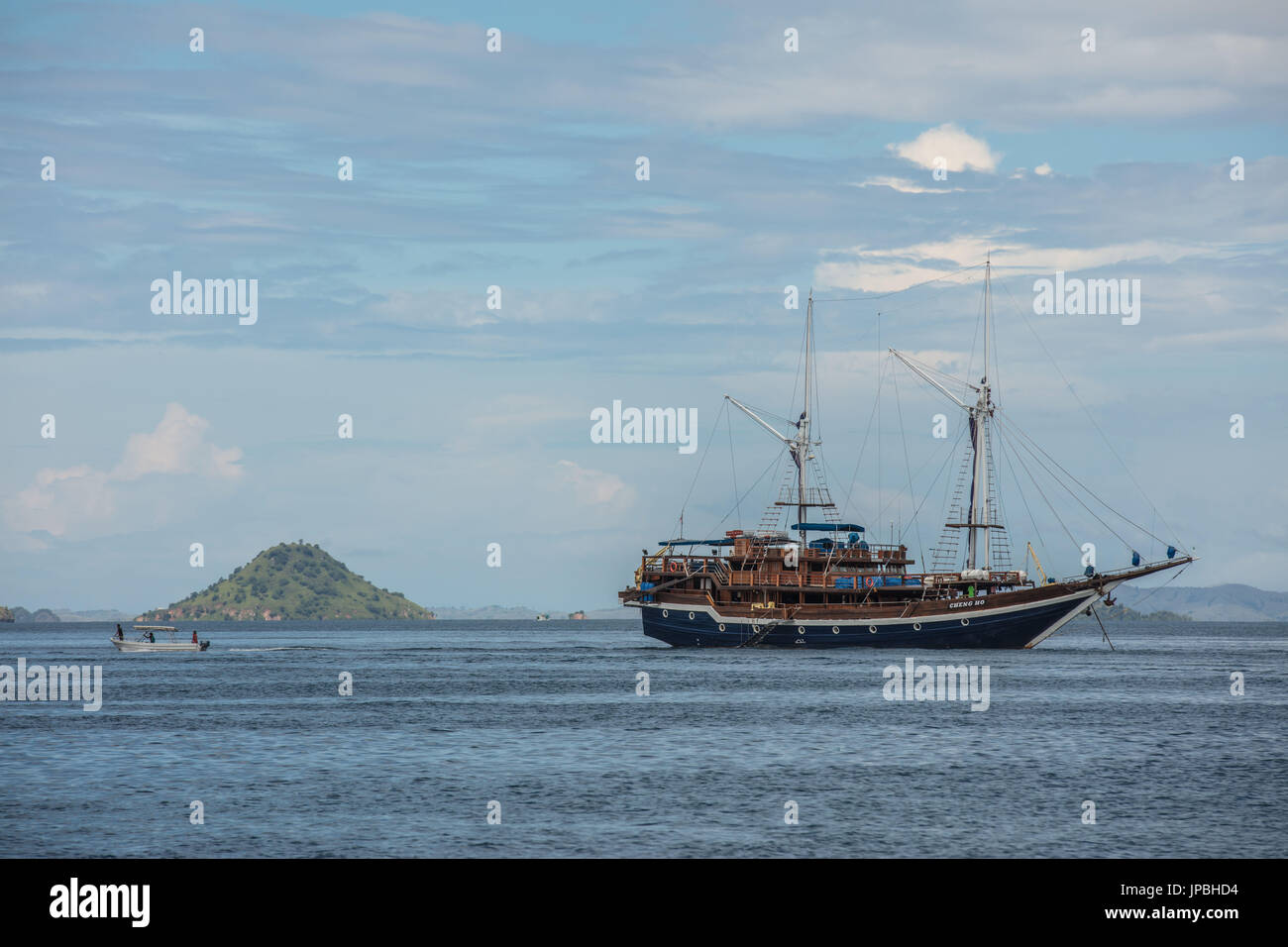Schiff im Hafen von Labuhanbajo, Indonesien, Nusa Tenggara Stockfoto