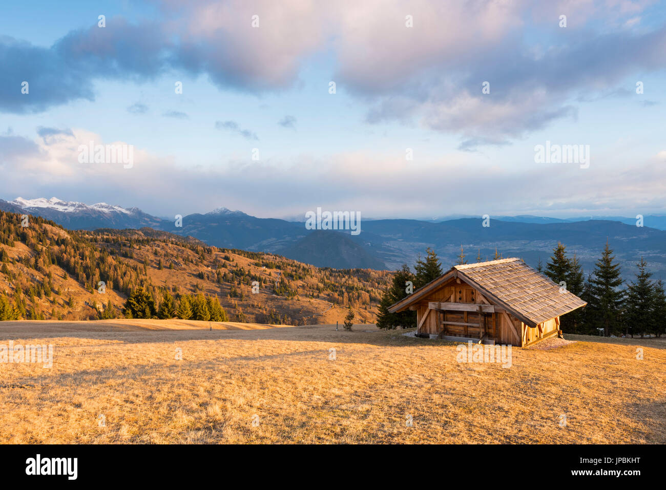 Berg-Hütte-Europa, Italien, Trentino Alto Adige, Trento District, Nonstal, Berg Peller Stockfoto