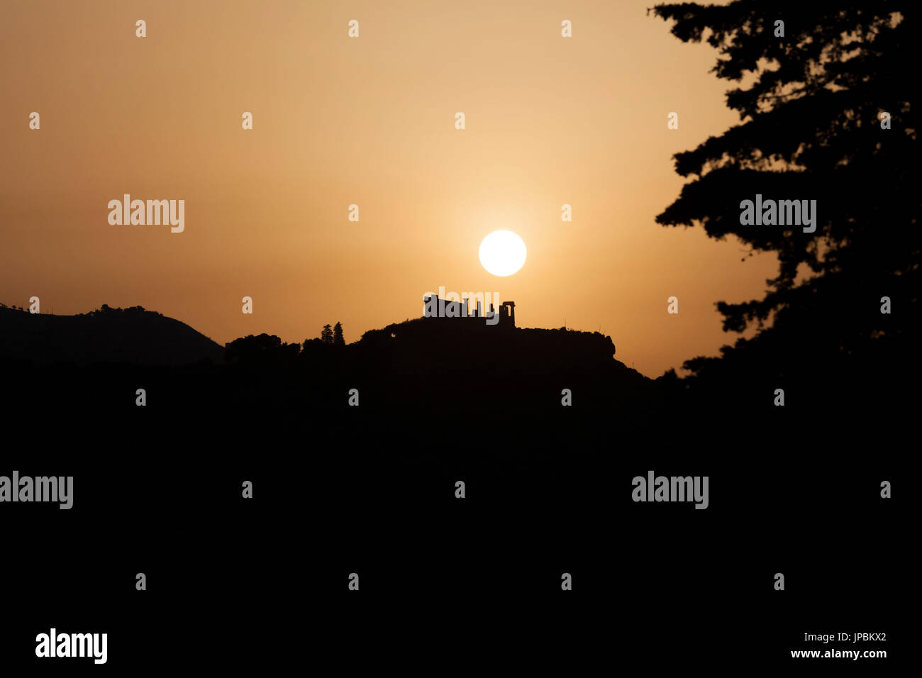 Sonnenuntergang Bilder der Tempel der Juno ein griechischer Tempel der antiken Stadt Akragas Valle dei Templi Agrigento Sizilien Italien Europa Stockfoto