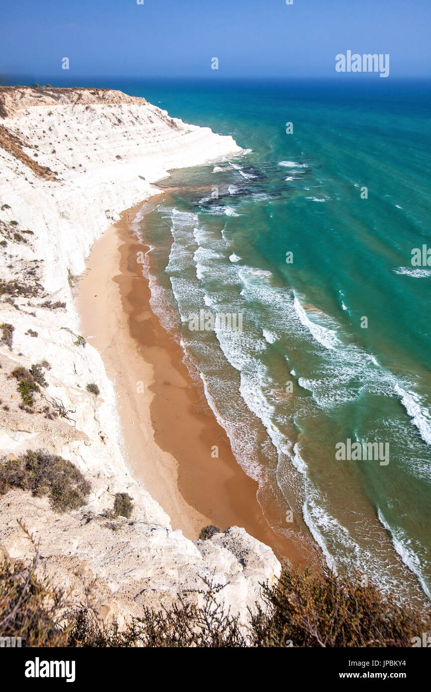 White Cliffs wie Scala dei Turchi Frame das türkisfarbene Meer Porto Empedocle Provinz Agrigento Sizilien Italien Europa bekannt Stockfoto
