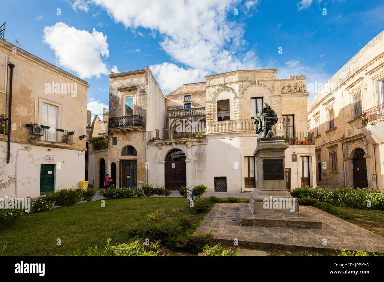 Statuen und barocken Gebäuden, umgeben von Gärten in der alten Stadt Lecce Apulien Italien Europa Stockfoto