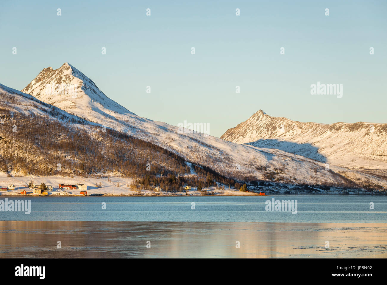 Winter-Sonnenuntergang in Senja, Norwegen, Europa Stockfoto