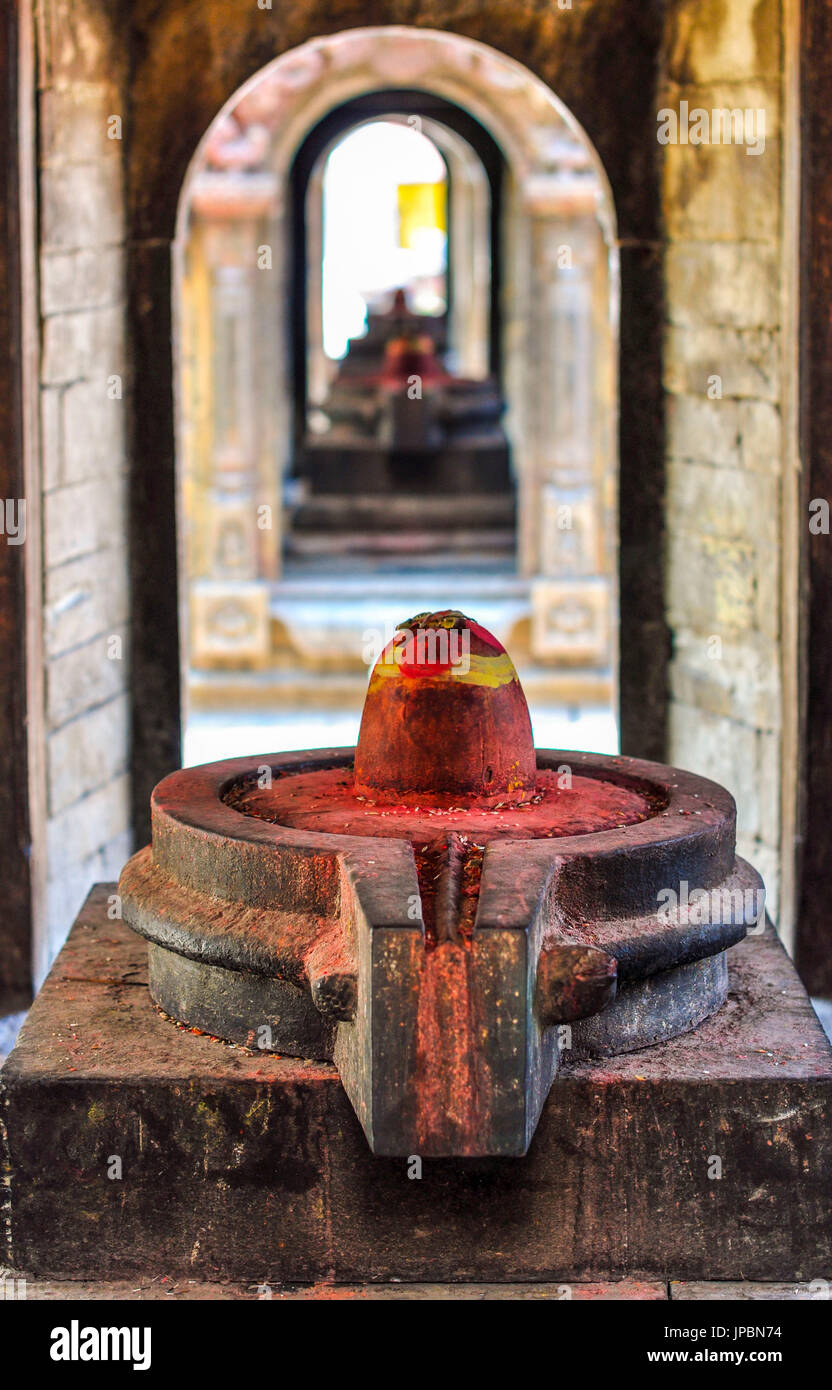 Lingam, ein Symbol der Verehrung für die Hindus, Pashupatinath Tempel, Kathmandu, Nepal, Asien Stockfoto
