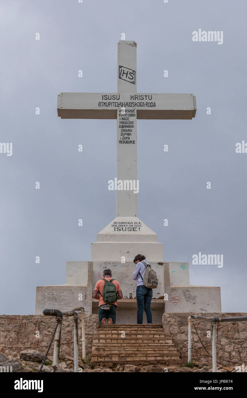 Großes kreuz -Fotos und -Bildmaterial in hoher Auflösung – Alamy