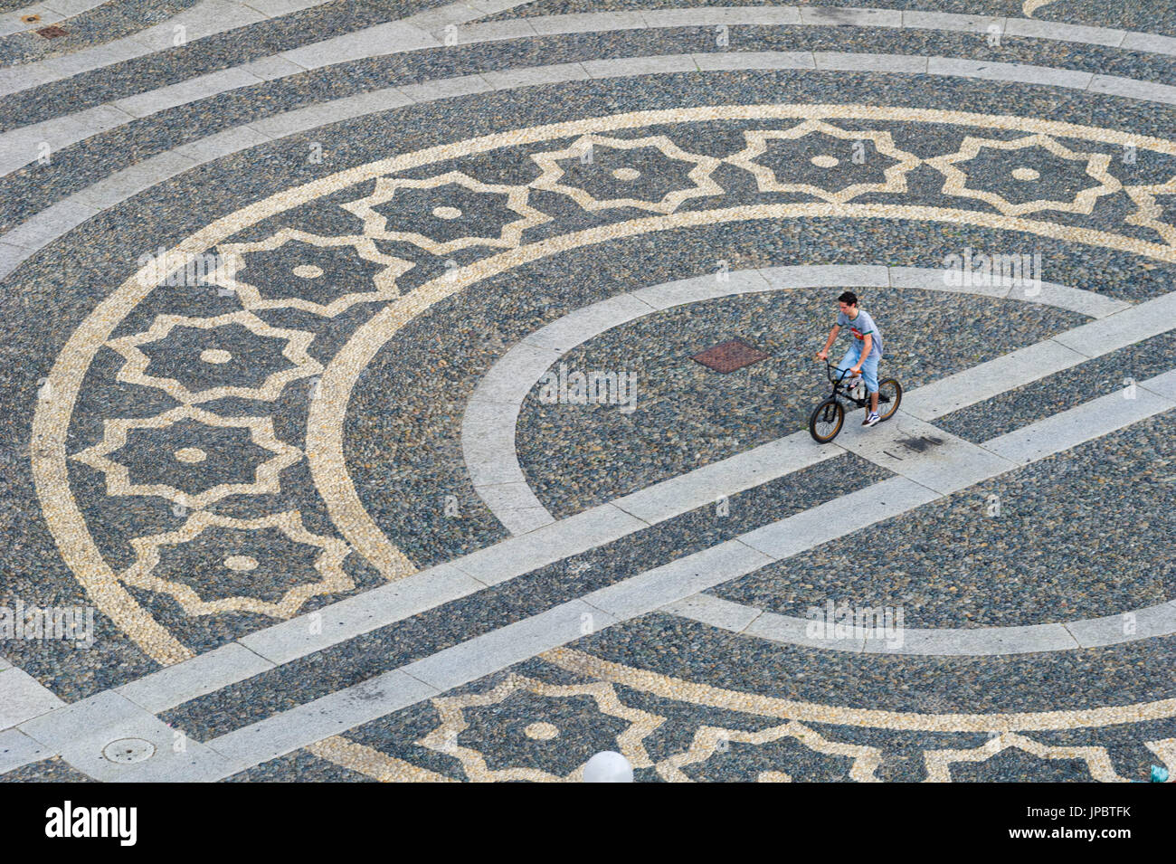 Piazza Ducale, Vigevano, Lombardei, Italien. Moisaics des Platzes. Stockfoto