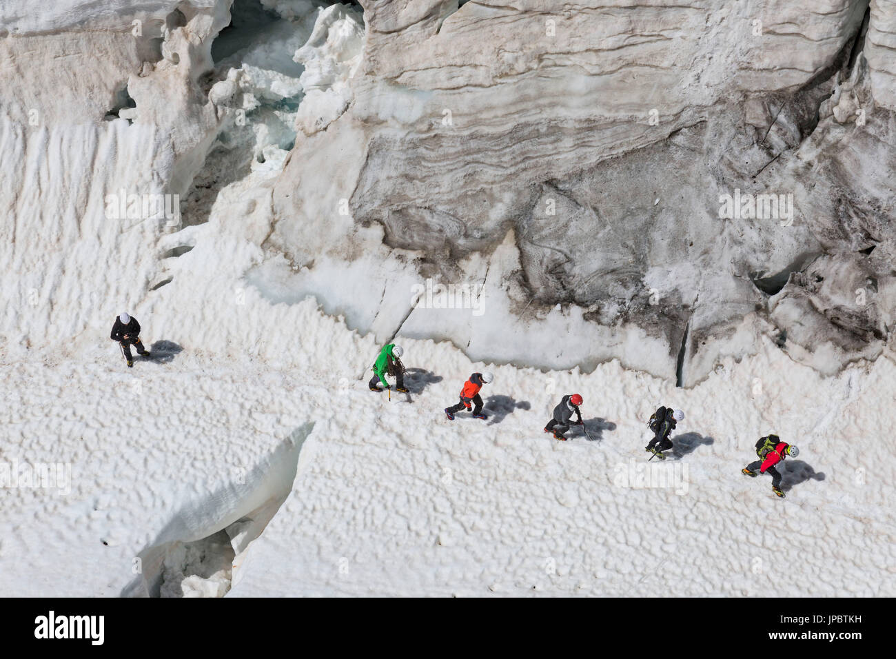 Bergsteiger Fuß auf Lys Gletscher in der Nähe der Gnifetti-Hütte im Monte-Rosa-Massiv (Gressoney, Lystal; Aosta Provinz, Aostatal, Italien, Europa) Stockfoto