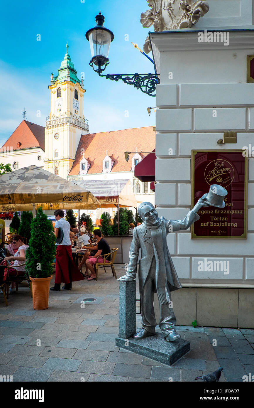 Bratislava, Slowakei, Zentrum Europas. Ignac Lamar, eines der neugierigen Statuen verstreut im Zentrum Stadt. Stockfoto