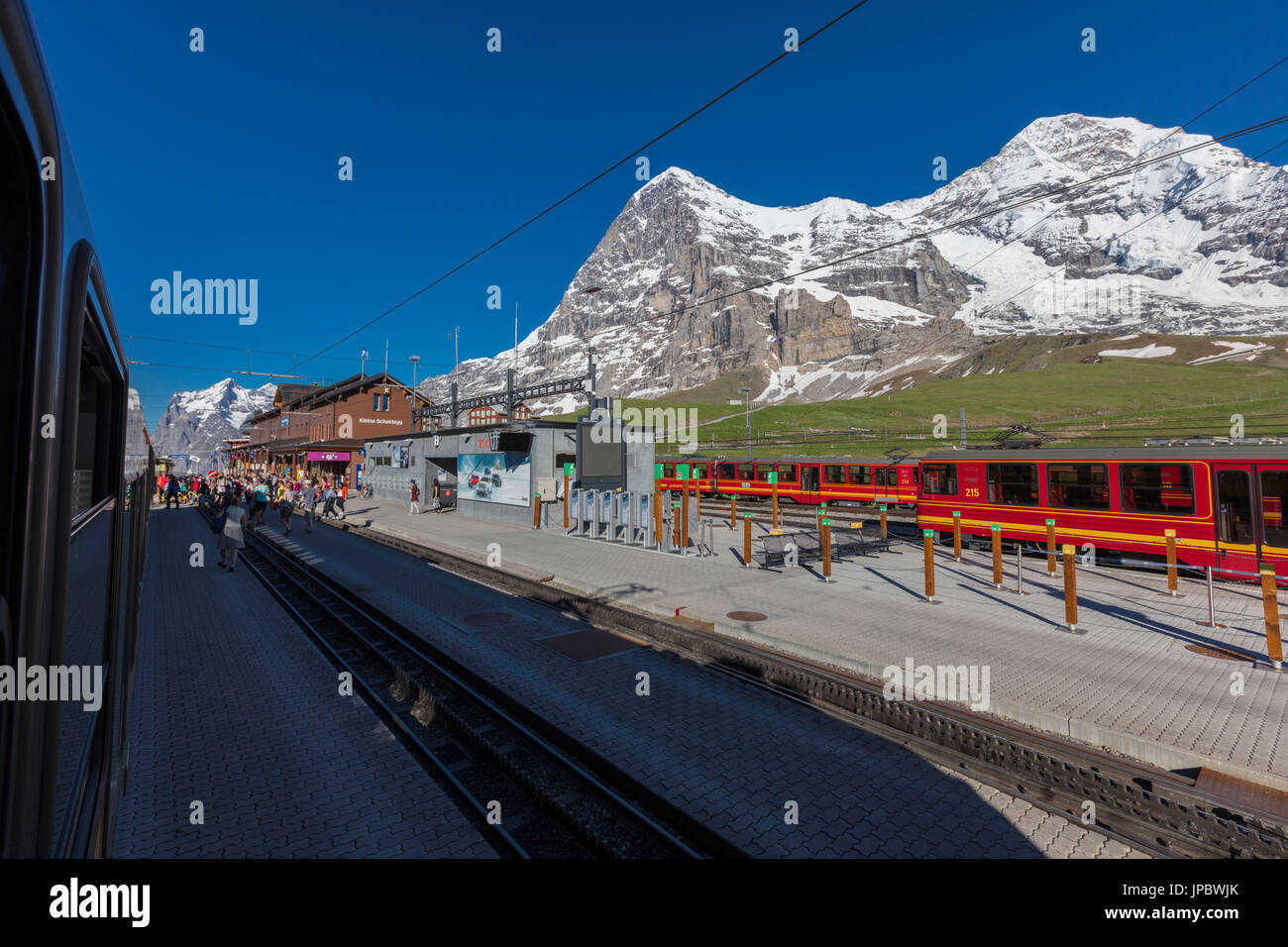 Wengen-Station der Wengernalpbahn Schiene Rack umgeben von schneebedeckten Gipfeln Berner Oberland Kanton Bern-Schweiz-Europa Stockfoto