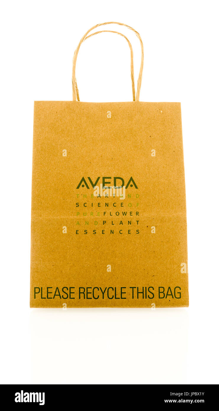 Winneconne, Wisconsin -30 Juli 2017: ein Aveda Tasche auf einem isolierten Hintergrund. Stockfoto