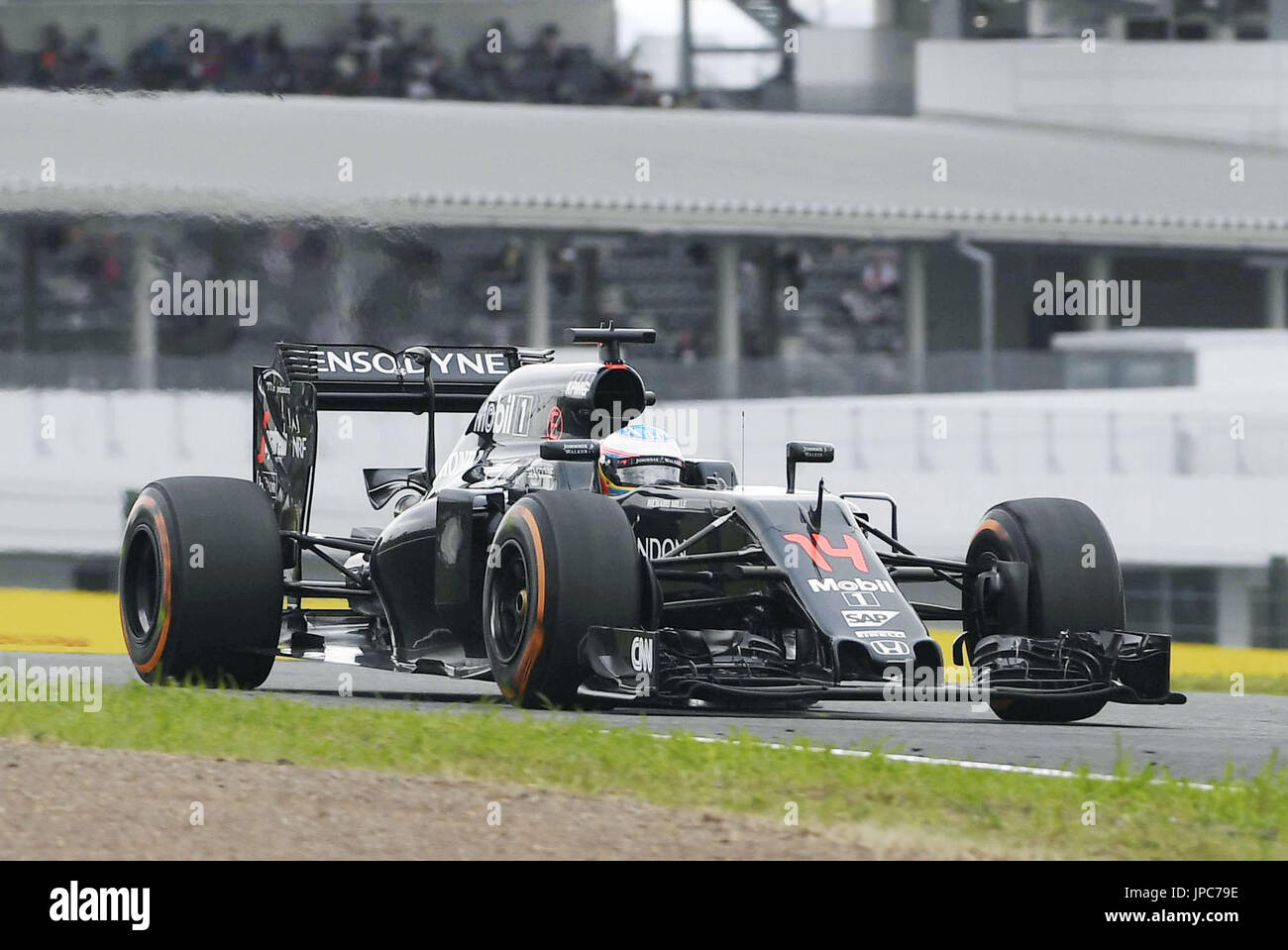 McLaren-Honda-Pilot Fernando Alonso nimmt an einem Training am 7. Oktober 2016 auf dem Suzuka Circuit in Suzuka, Zentraljapan, zwei Tage vor der Formel Eins japanischen Grand Prix Teil. (Kyodo) == Kyodo Stockfoto