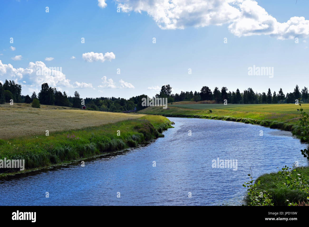 Sommer Landschaft mit Fluss Aura in Lieto, Finnland. Stockfoto