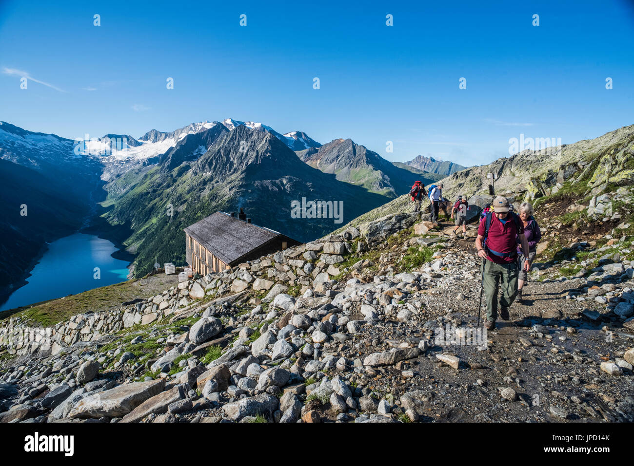 Bergwelt auf der Olperer Runde Tour und Peter Habeler Weg in der Zillertaler Alpen in Österreich gesehen hier in der Olperer Hütte Hütte Stockfoto