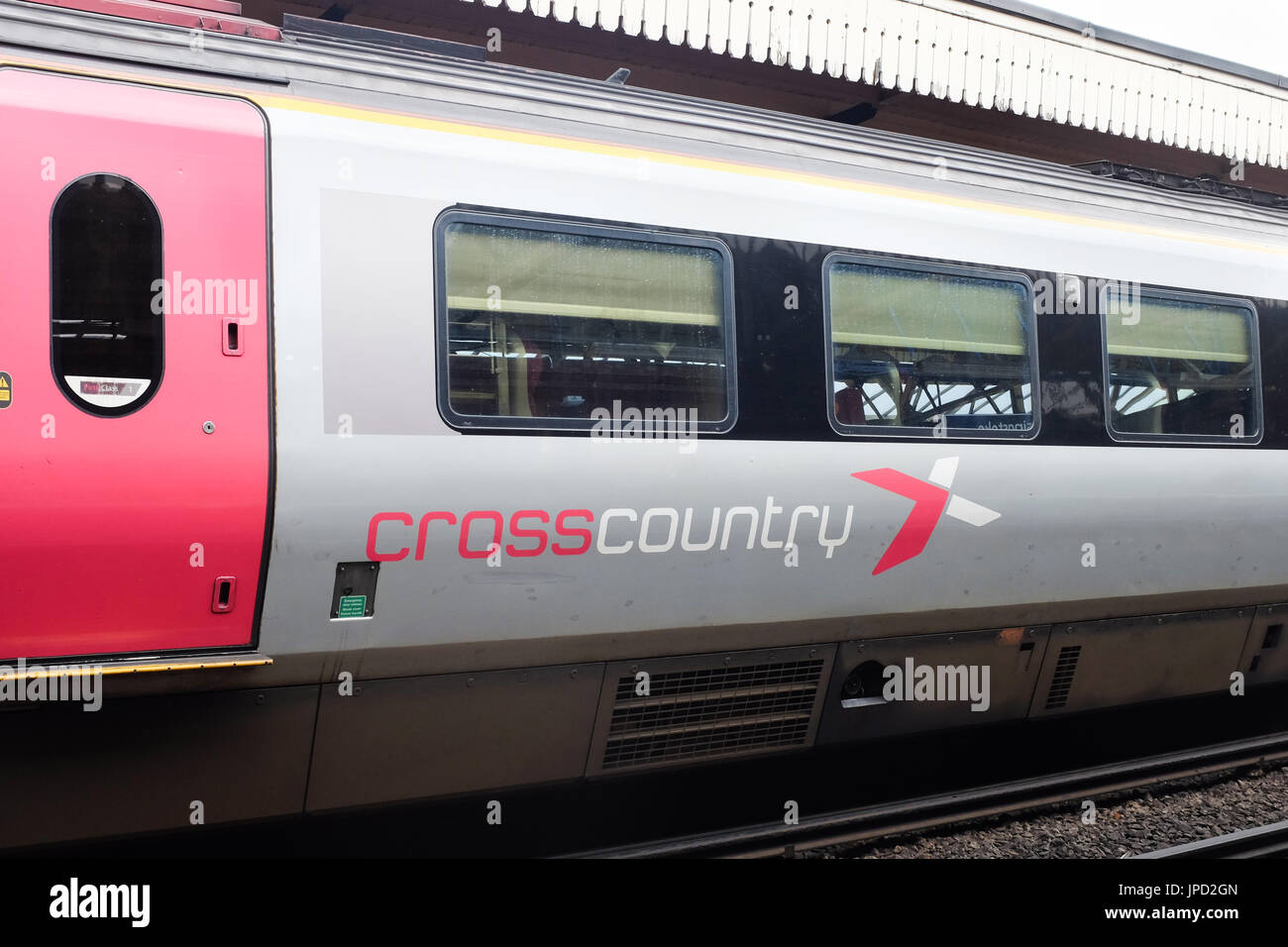 Ein CrossCountry-Zug von Arriva Trains UK betrieben. Stockfoto