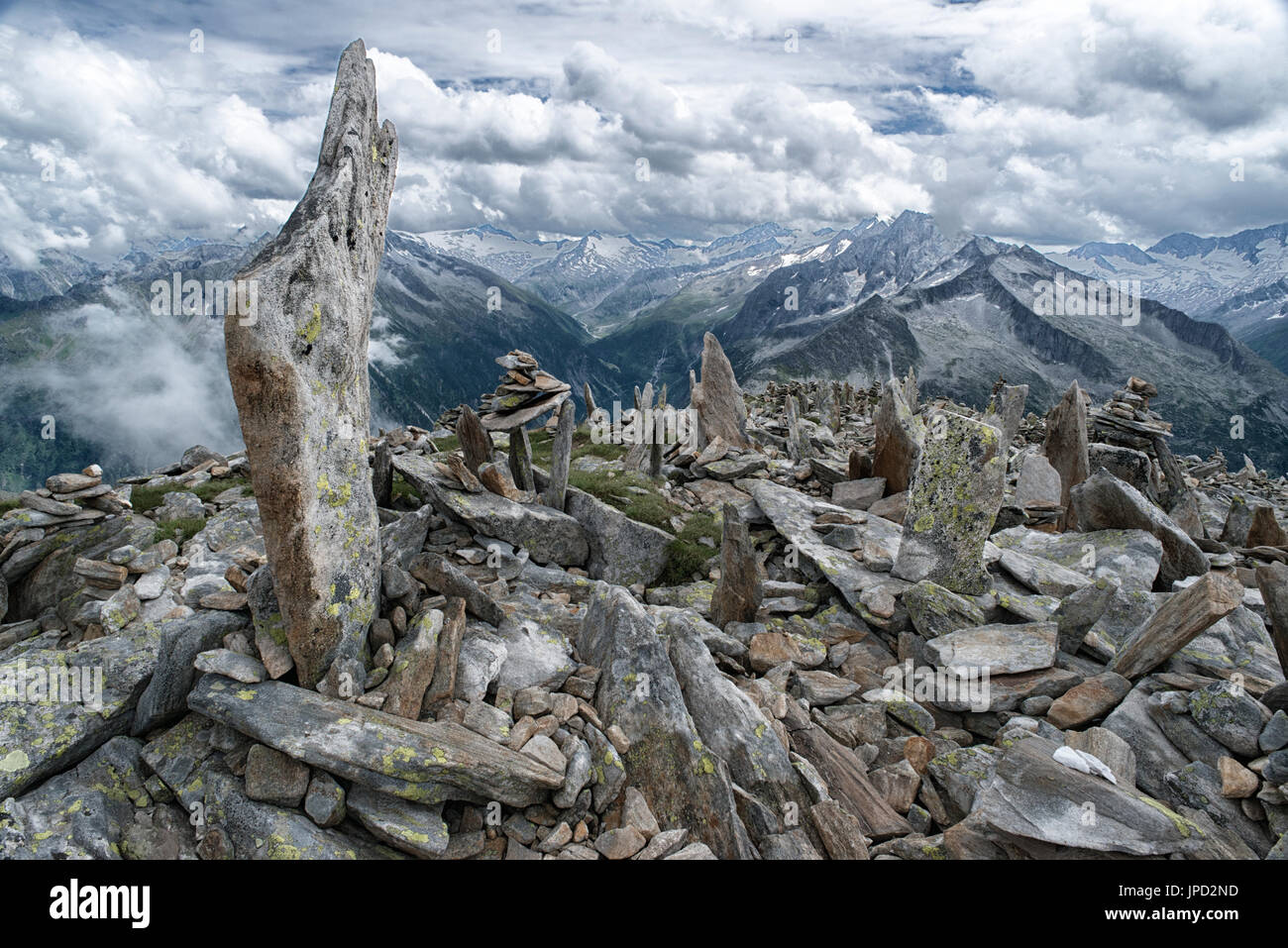 Bergwelt auf der Olperer Runde Tour und Peter Habeler Weg in die Zillertaler Alpen von Österreich hier auf dem Gipfel des Peterskopfl zu sehen. Stockfoto