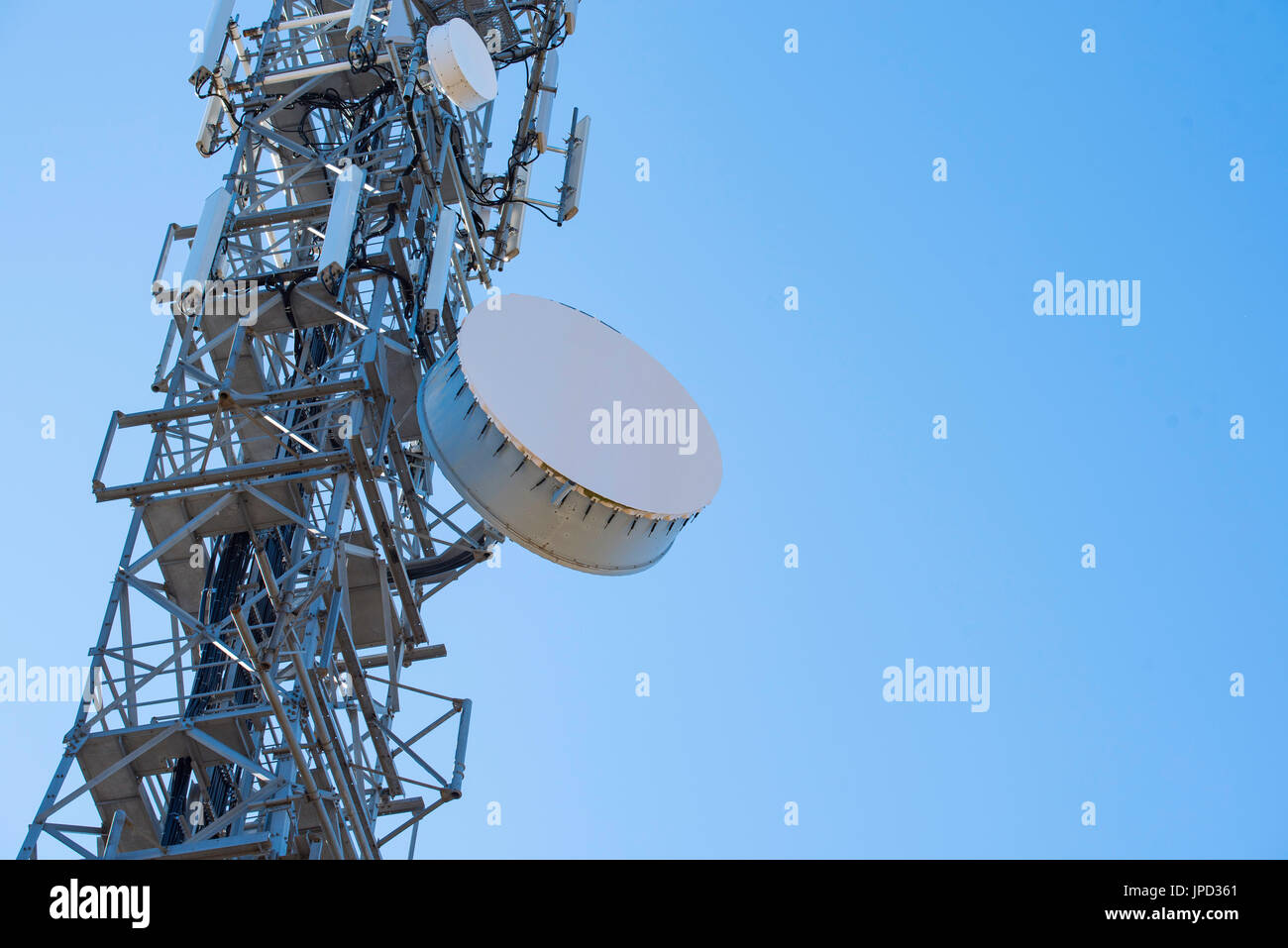 Ein Turm für Fernsehen, Radio und Mobiltelefone auf dem Mount Conobolas bei Orange im Westen von New South Wales, Australien Stockfoto