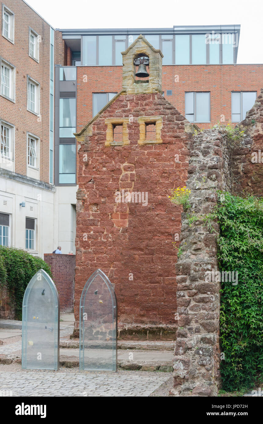 Ein Teil der alten Stadtmauer in der historischen Stadt Exeter in Devon Stockfoto