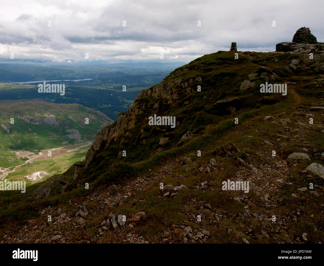 Cairn und trig Point an der Spitze der alten Mann von coniston fiel, Coniston, den Lake District, Cumbria, Großbritannien Stockfoto