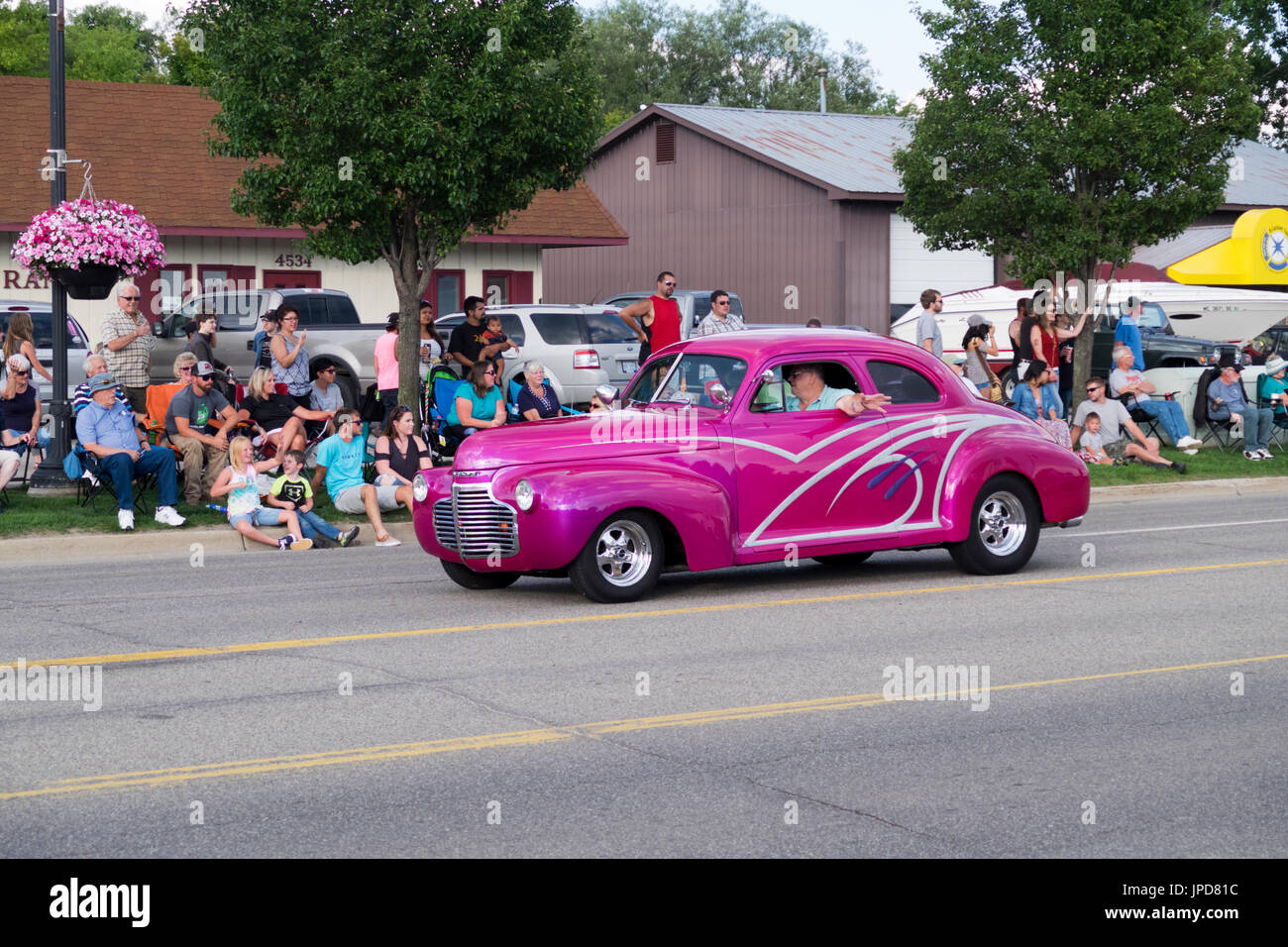 Maßgeschneiderte antiken Chevrolet Coupé beteiligt sich an der jährlichen Montague, Michigan Cruz-In-Parade für alte Autos und Lastwagen. Stockfoto