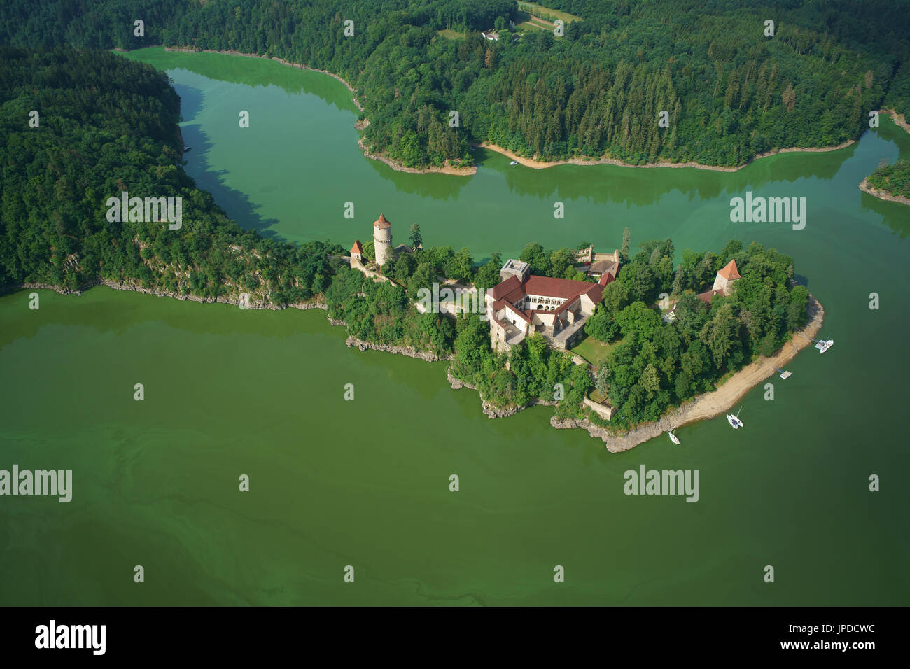 Schloss AT THE ZUSAMMENFLUSS von der Moldau Fluss und der OTAVA RIVER, der See ORLIK (Luftbild Schloss AT THE ZUSAMMENFLUSS von der Moldau Fluss und der OTAVA RIVER, der See ORLIK (Luftbild