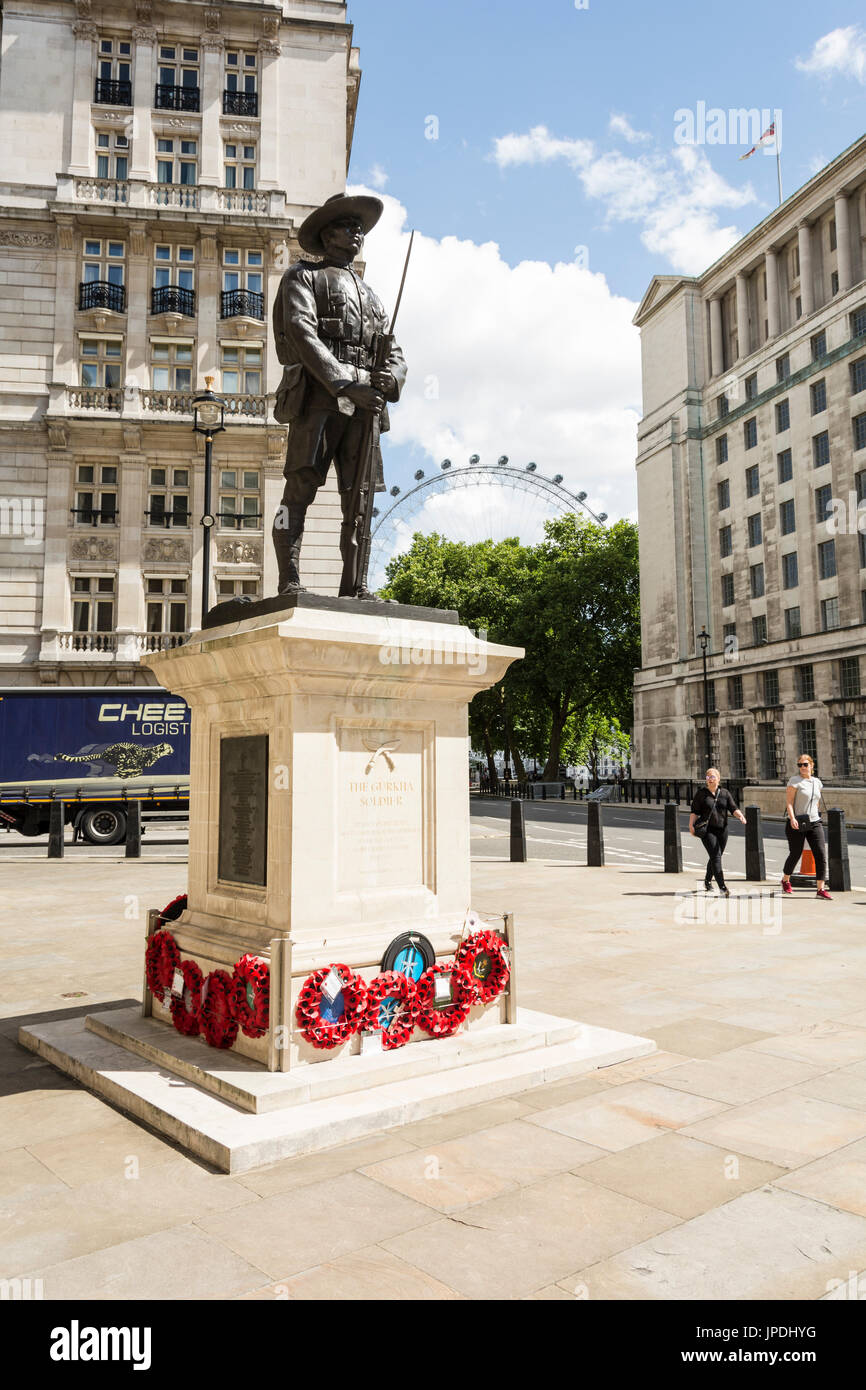 Das Denkmal für die Brigade von Gurkhas auf Horse Guards Avenue, Whitehall, Westminster, London, SW1, UK Stockfoto