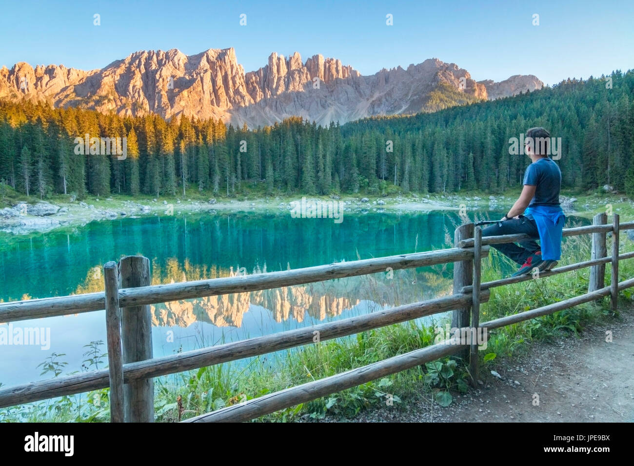 Carezza See bei Sonnenuntergang, Trentino Alto Adige Region, Italien, Europa Stockfoto