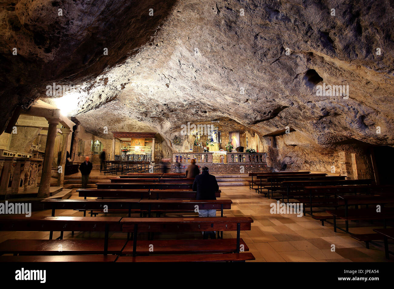 Höhle von San Michele Arcangelo Sanctuary in Monte Angelo Dorf, Gargano, Apulien, Italien Stockfoto