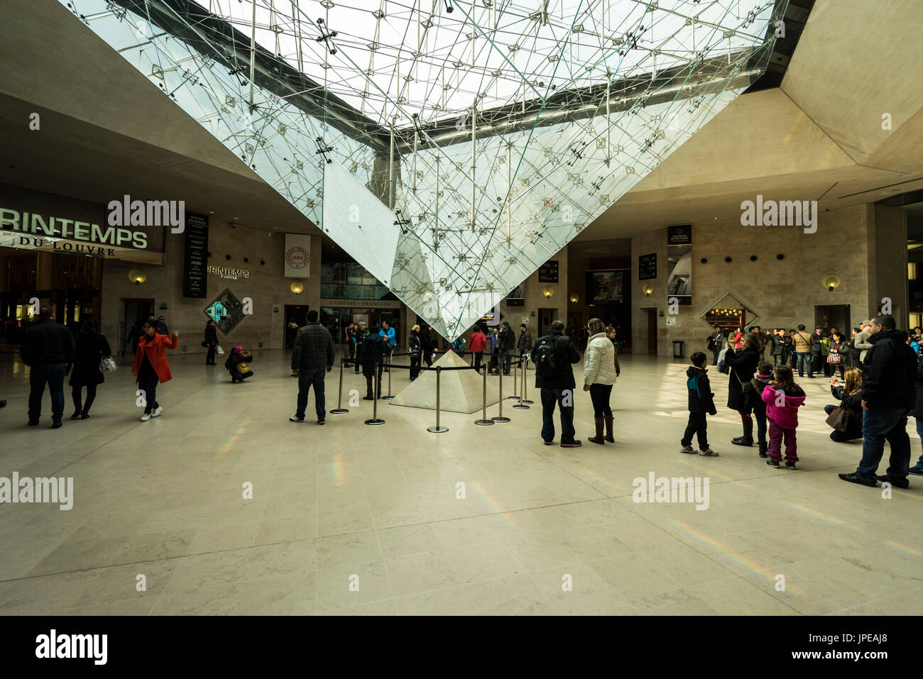 Carrousel du Louvre, invertierten Pyramide von dem Architekten Ieoh Ming Pei, Paris, Frankreich. Stockfoto