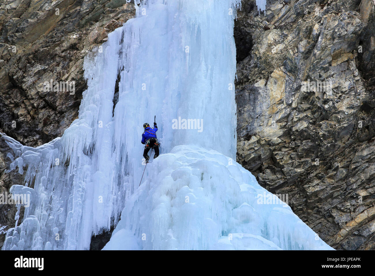 Eisklettern in Madesimo Dorf, Sondrio, Lombardei, Italien Stockfoto