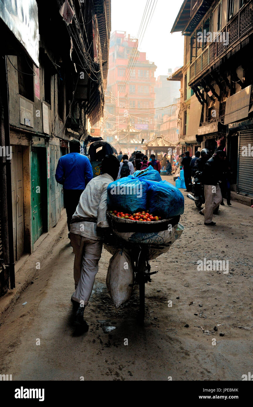 Kathmandu, Nepal, Asien. Die Stadt ist chaotisch, staubig und verwirrend wie fast alle größeren Städte des Ostens Stockfoto