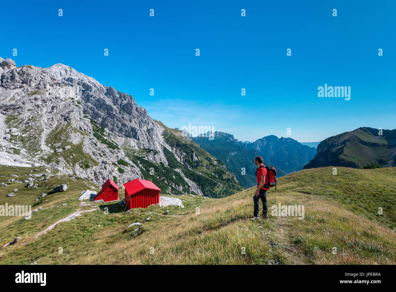 Cimonega, Dolomiten, Veneto, Italien. Die Biwaks Feltre und Bodo Stockfoto
