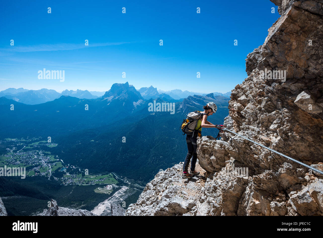 Sorapiss, Dolomiten, Veneto, Italien. Bergsteiger auf den Klettersteig Berti Stockfoto