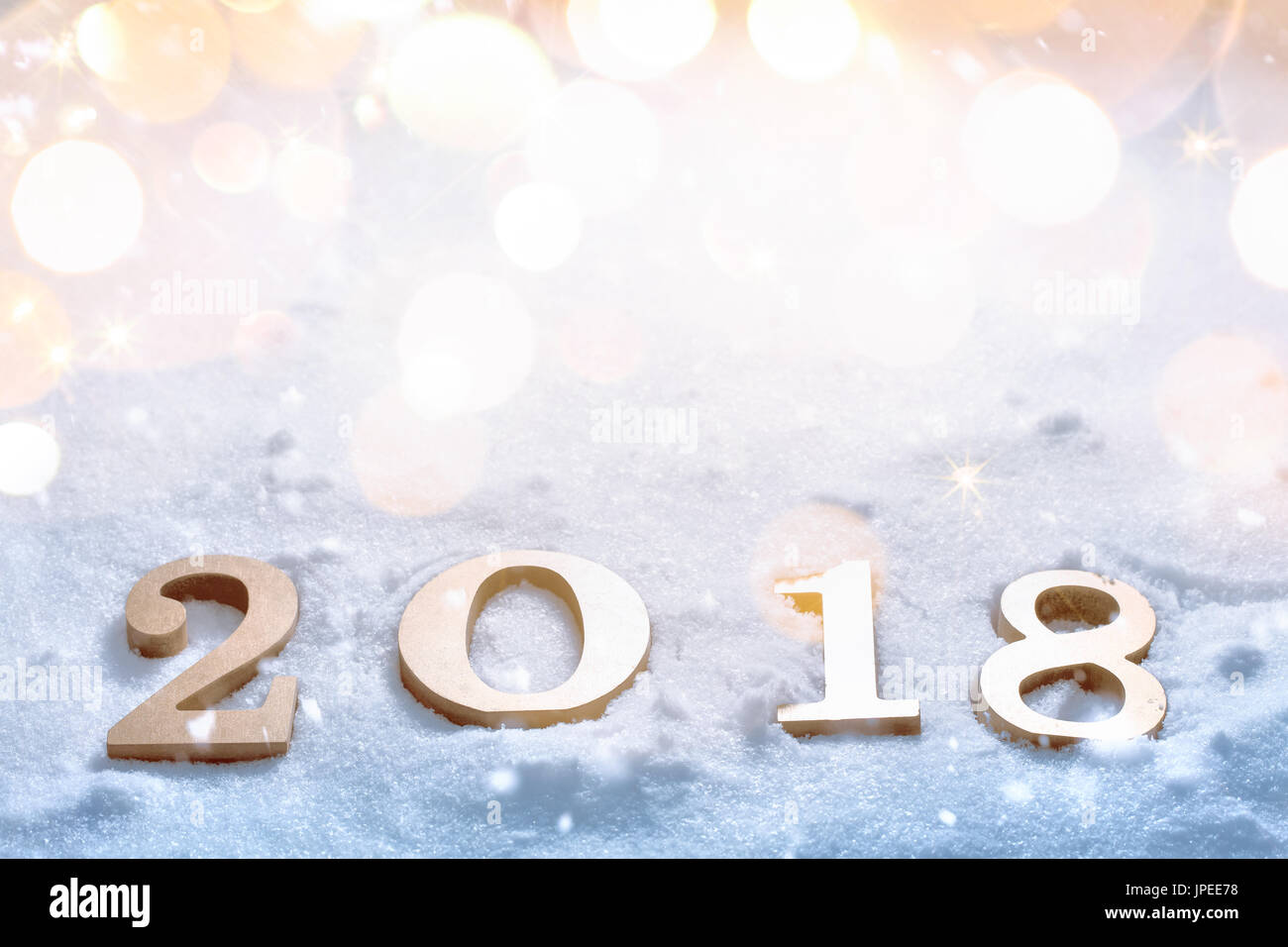 Golden 2018 Zahlen auf Schnee, flachen Freiheitsgrad. Stockfoto