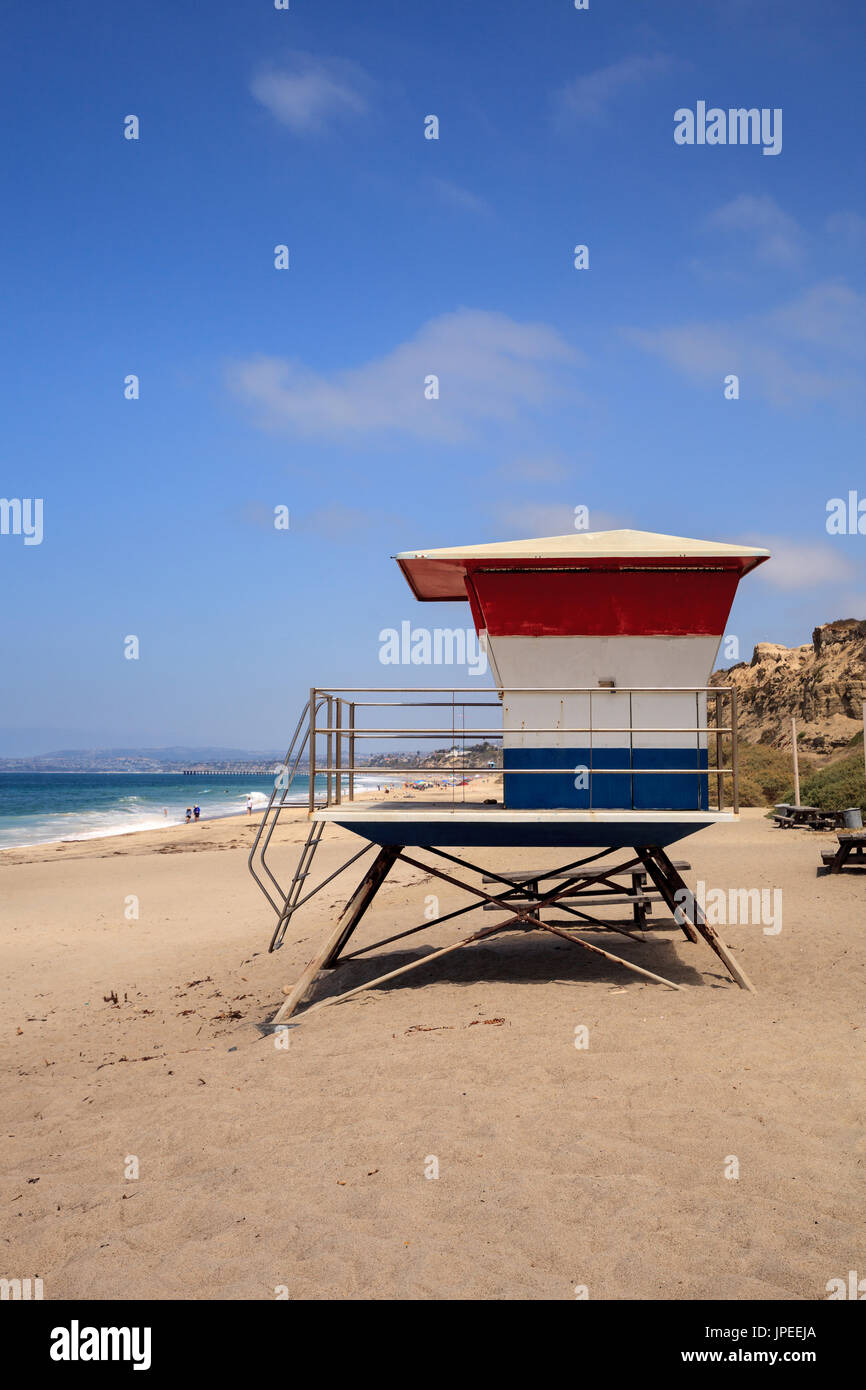 Rettungsschwimmer-Turm an der San Clemente State Beach in Südkalifornien im Sommer Stockfoto