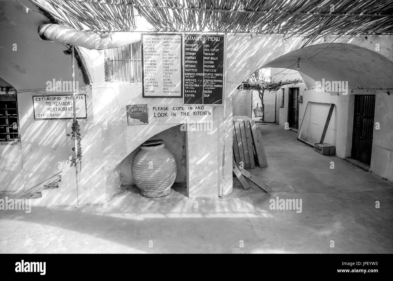 Aus Saison Attraktionen, wie ein Restaurant und Nachtclub auf der griechischen Insel Santorin im Jahr 1986 Stockfoto