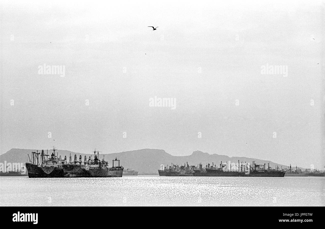 Der Hafen von Piräus in Athen im Jahr 1986 Stockfoto