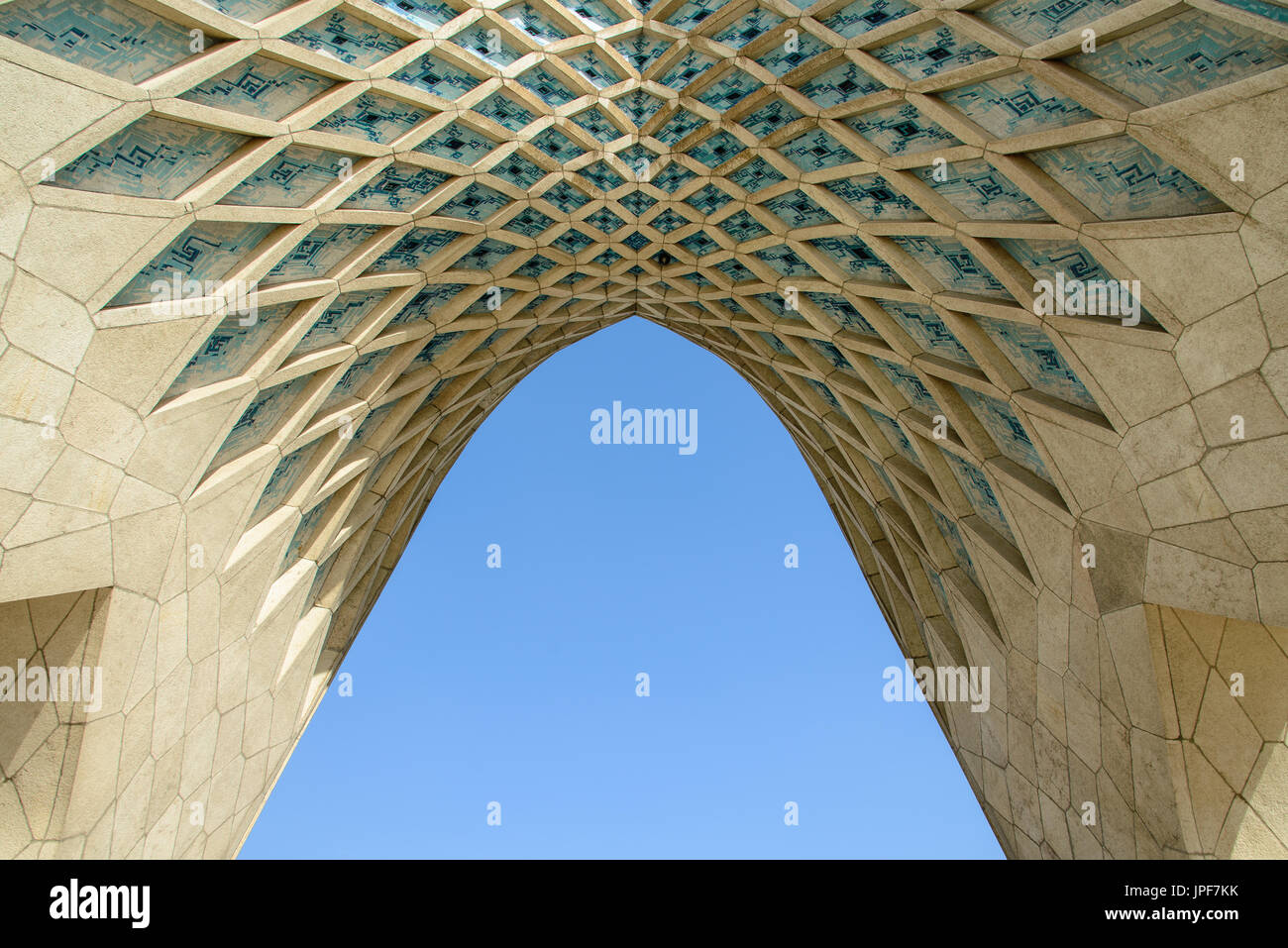 Teheran, IRAN - 2. Oktober 2014: Azadi-Turm in der iranischen Hauptstadt Teheran Stockfoto